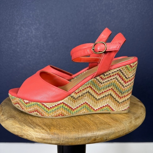 Mudd "Bailey" Coral Wedge Sandals, Size 9.5 - Picture 2 of 7